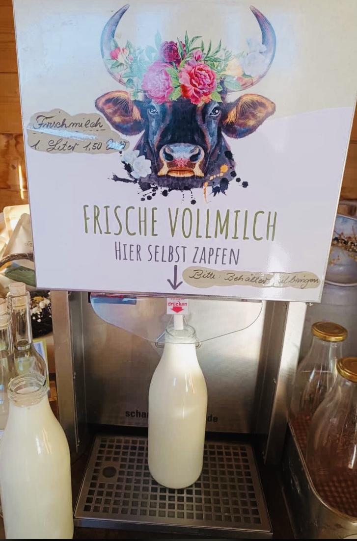 Frische Vollmilch im SB-Häusle